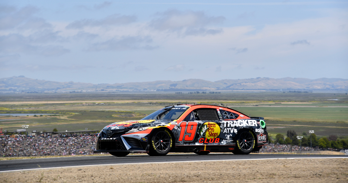 Martin Truex Jr. wins Toyota Save Mart 350 at Sonoma in dominant fashion