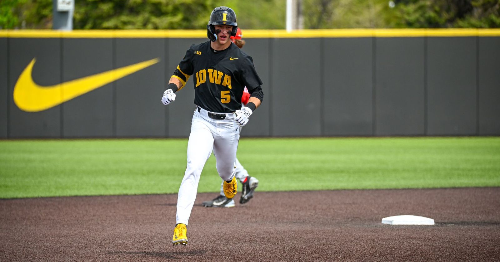 Iowa 2B Sam Hojnar enters the transfer portal