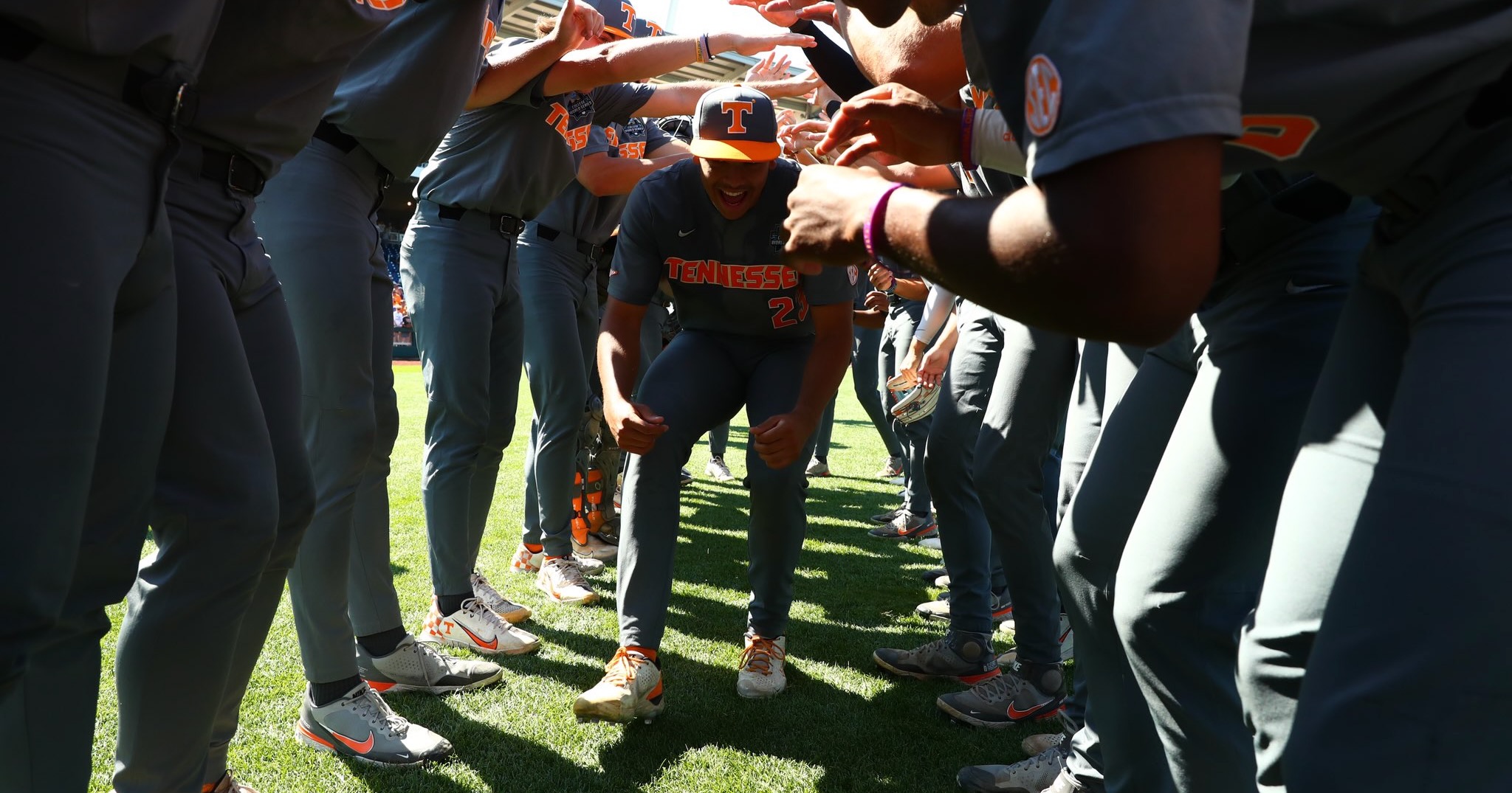 Christian Moore's game-winning, 2-run HR gives BaseVols 6-4 win - Rocky Top  Talk