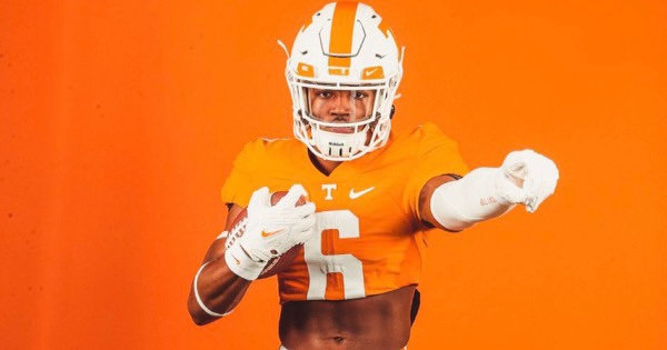 4-star LB Jordan Burns finds ‘dream school’ with commitment to Vols