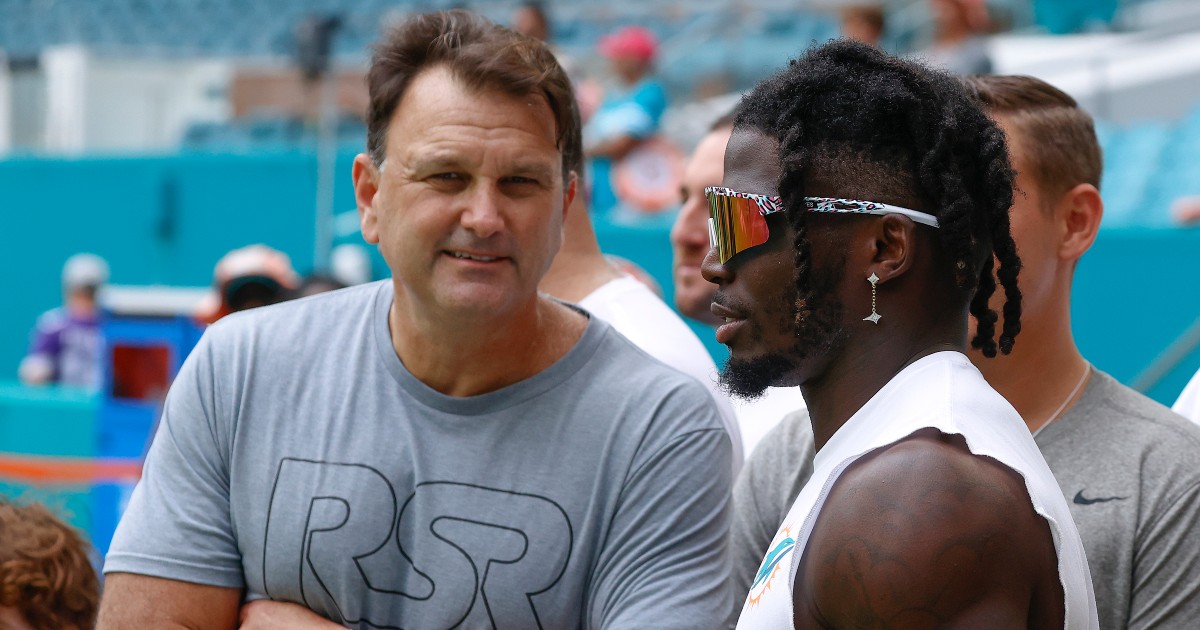 NFL agent Drew Rosenhaus wrestles shark while fishing with Tyreek Hill