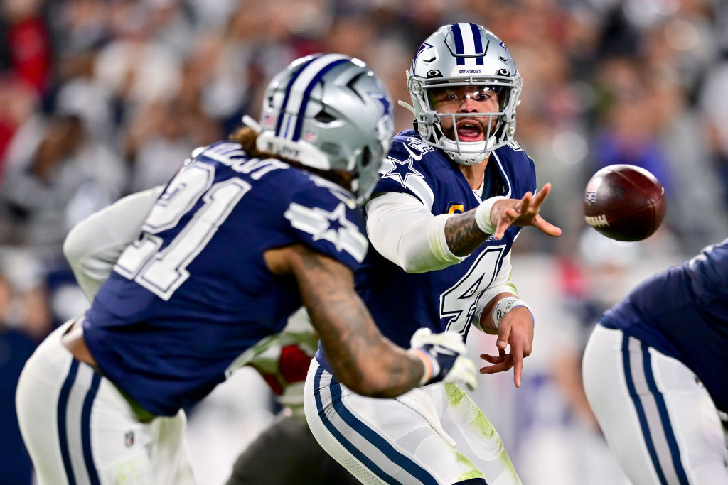 Ezekiel Elliott brings his trademark crop top look to the NFL Draft