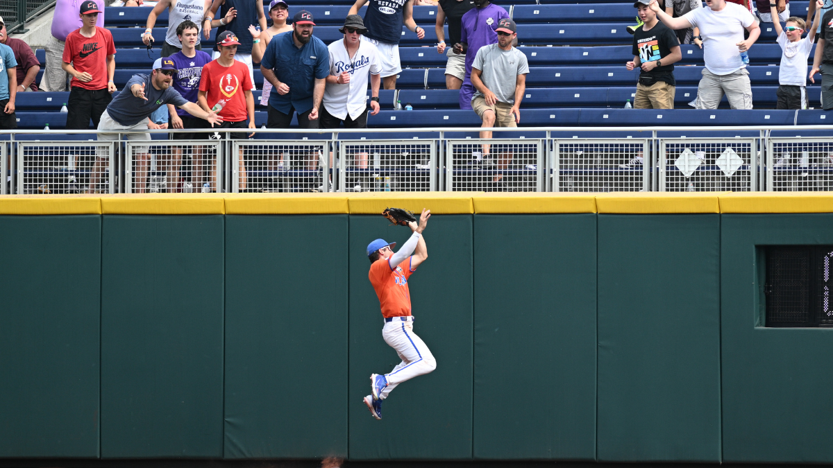 Miraculous catch sends Florida baseball to fourth College World Series Fina