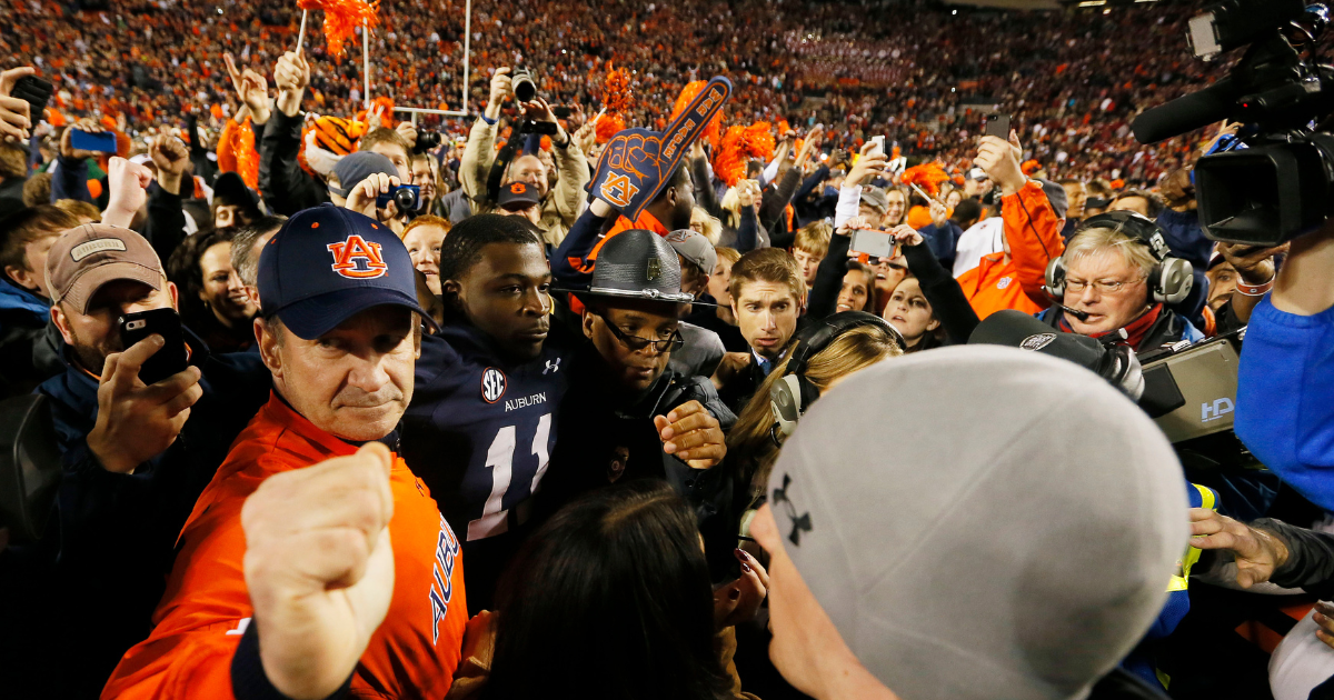 Auburn trolls Alabama by engaging on viral college football tweet