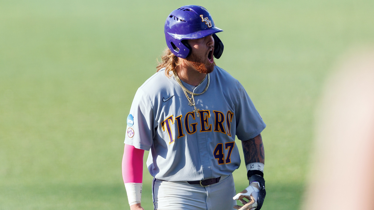 Tommy White solo blast ties LSU with Florida in eighth inning of Game 1 in College World Series final