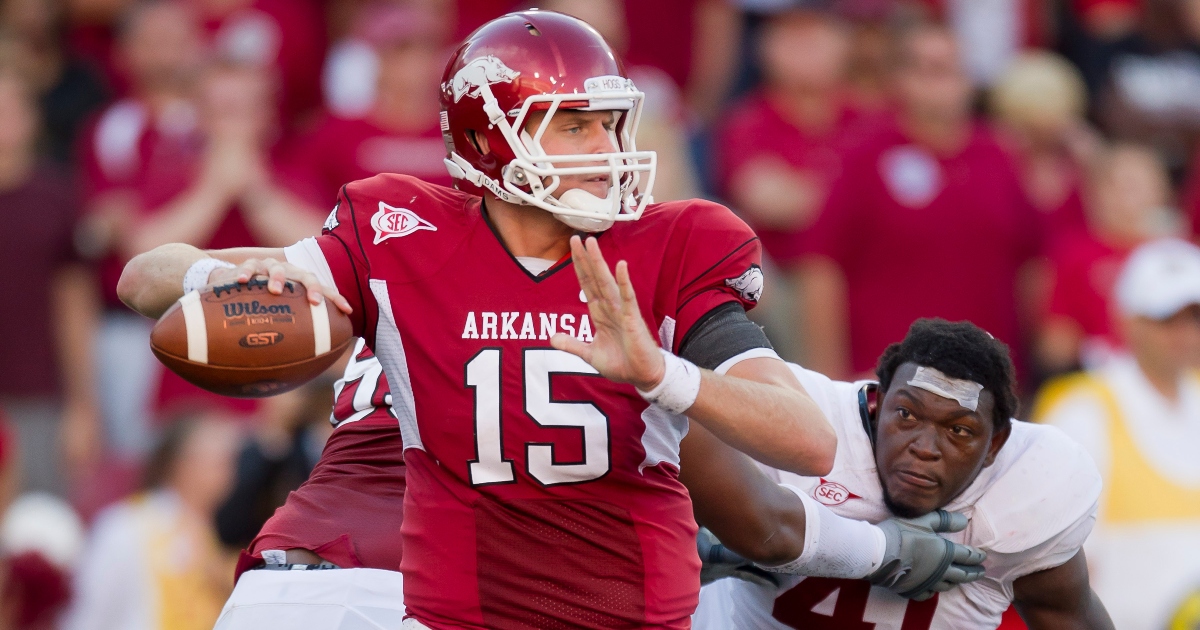 Arkansas football pays tribute to Ryan Mallett