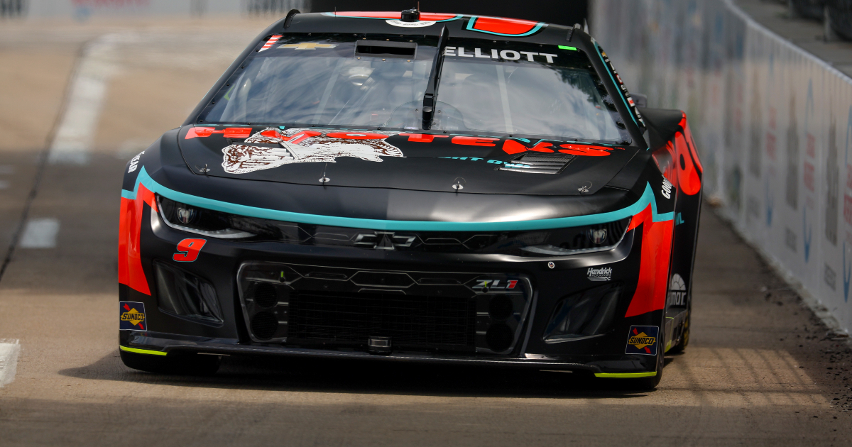 Chase Elliott wrecks hard during Chicago Street Race qualifying