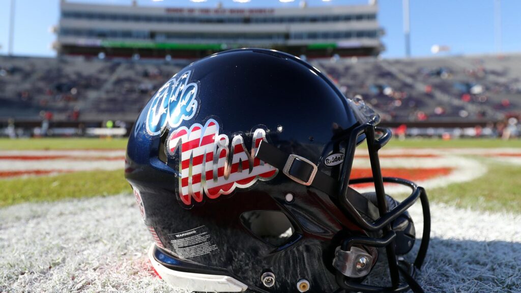 Ole Miss football player speaks out on Mississippi flag on Twitter