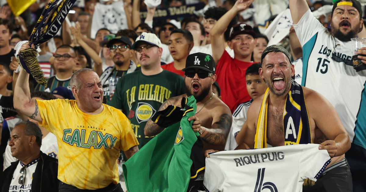 Rose Bowl's LAFC vs. Galaxy game sets MLS attendance record