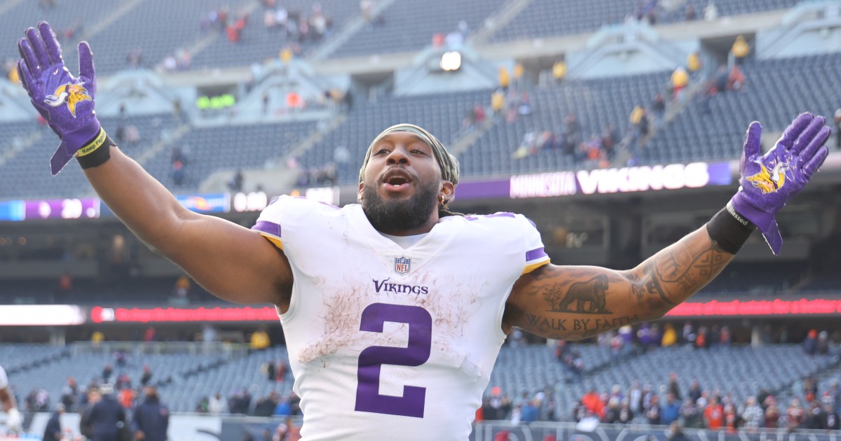 Minnesota Vikings running back Alexander Mattison (2) rushes