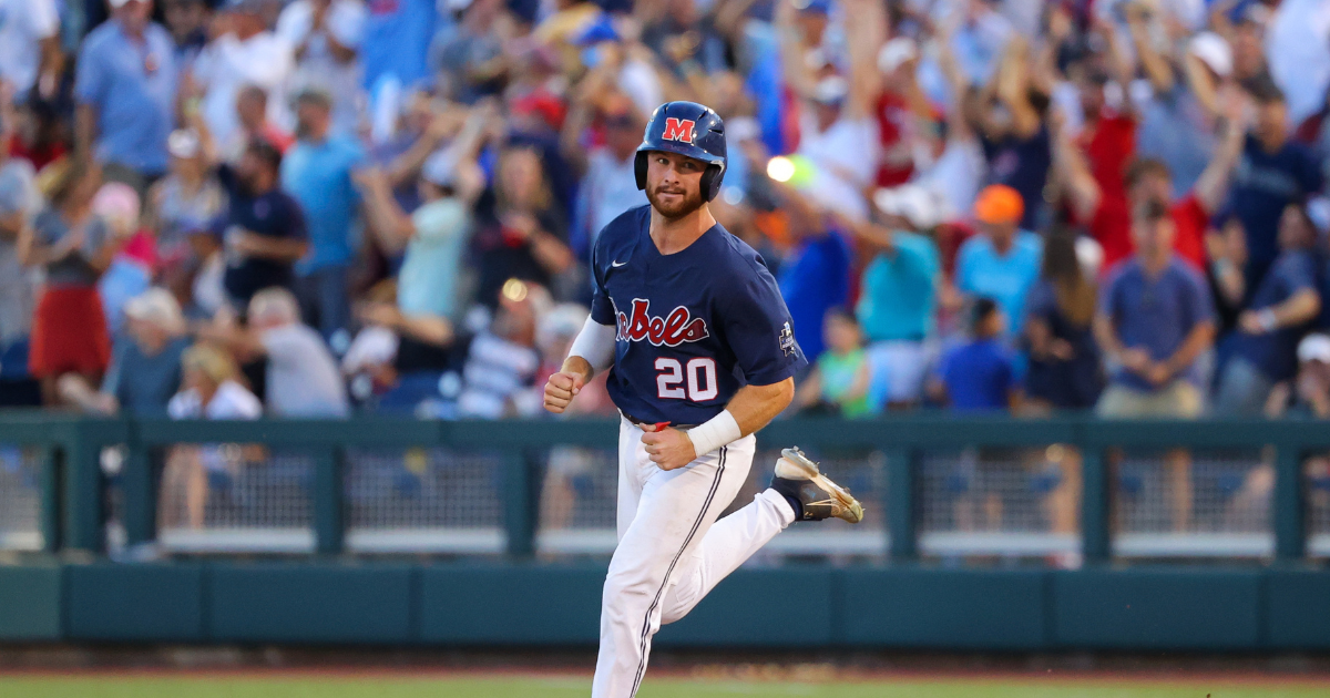 Iowa native Calvin Harris prepares for the MLB Draft