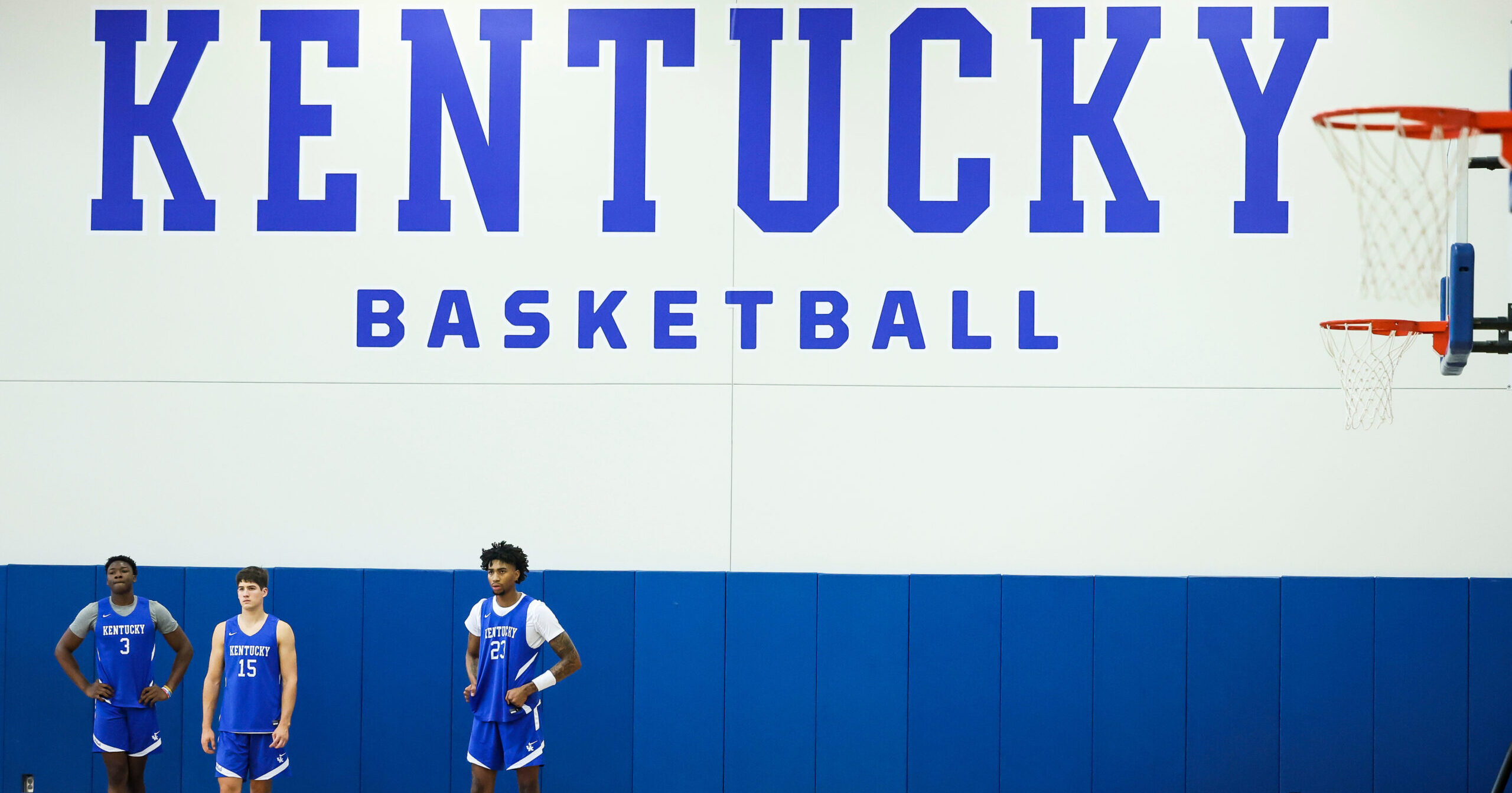 Kentucky MBB players announce La Familia Autograph Tour