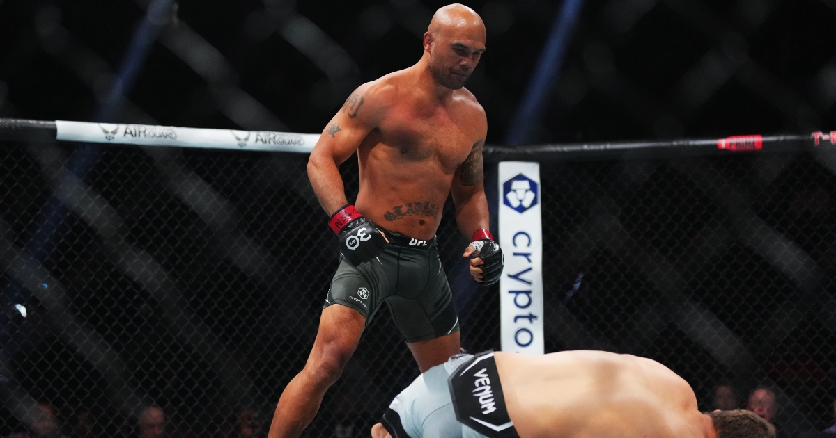UFC Veteran Robbie Lawler Scores Fairytale Knockout In Retirement Fight -  Sports Illustrated MMA News, Analysis and More