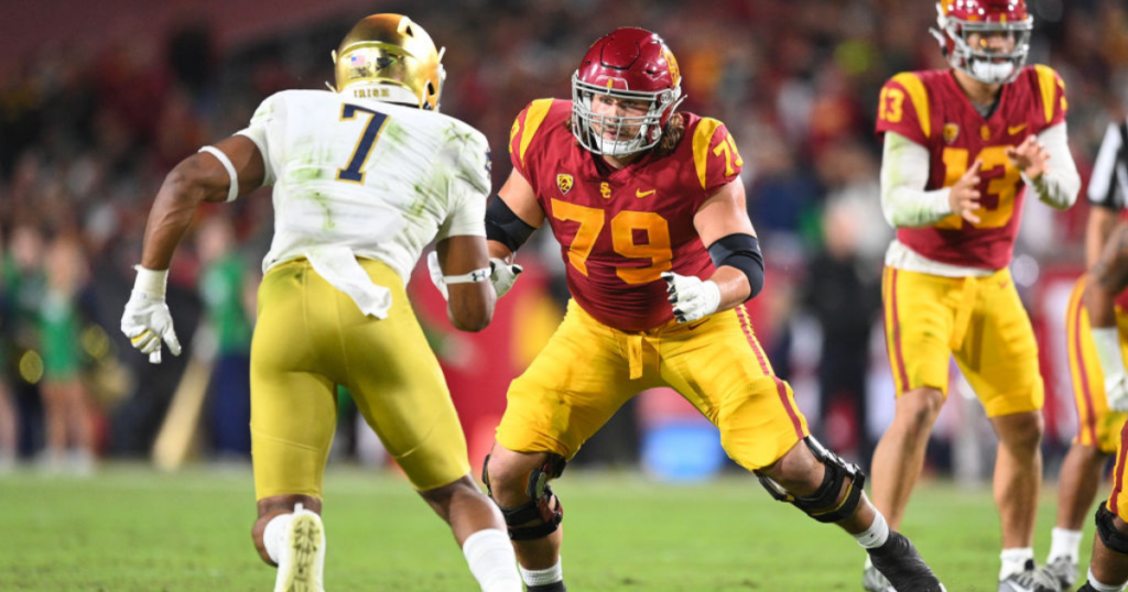 USC Trojans offensive lineman Jonah Monheim (79) blocks during a game between the Notre Dame Fighting Irish and the USC Trojans