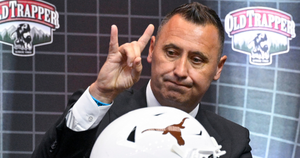 texas-coach-steve-sarkisian-hits-hot-topics-at-thsca-convention