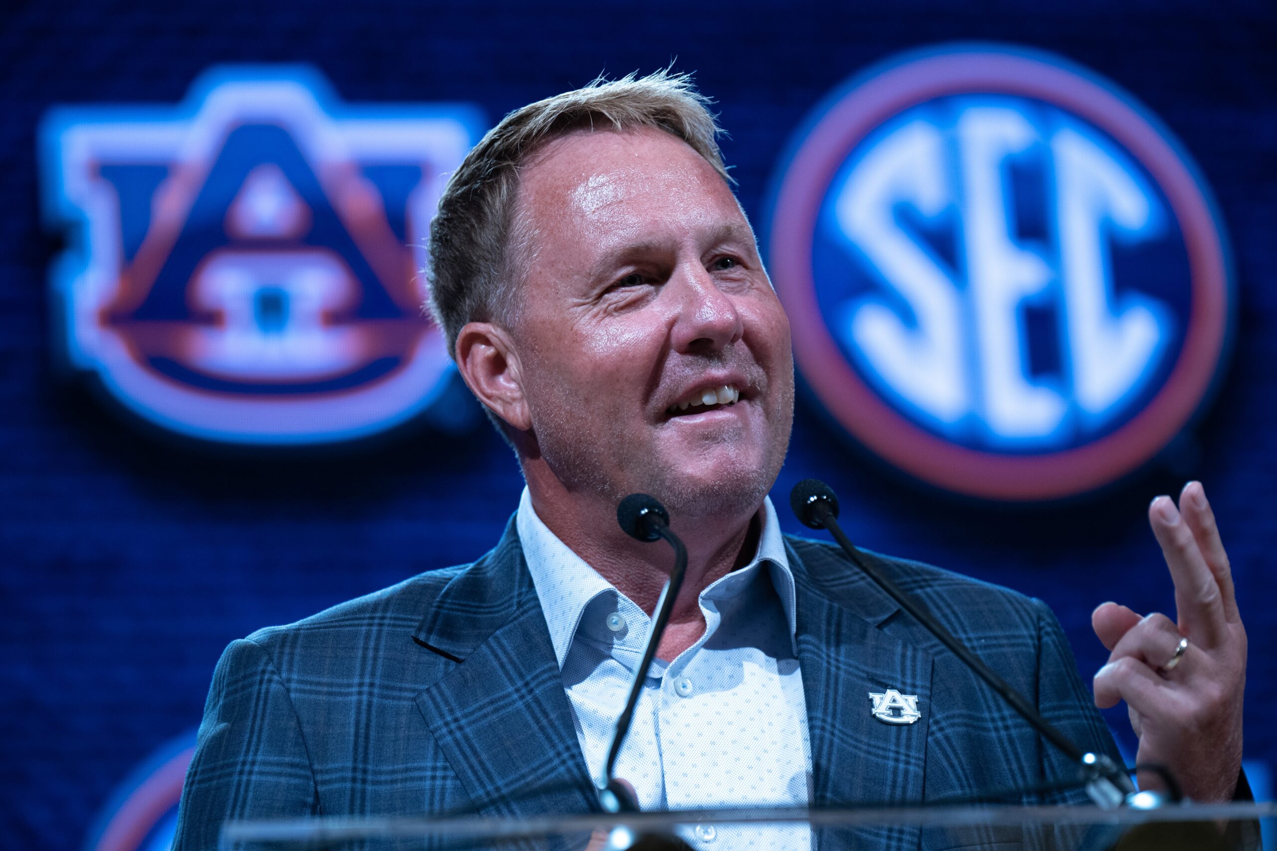 Hugh Freeze, Auburn adding Big Ten offensive line transfer