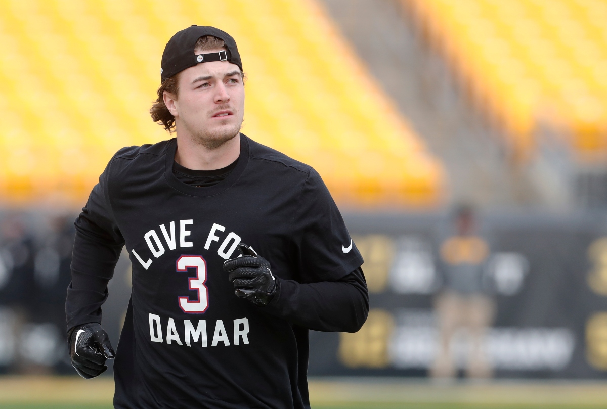 Kenny Pickett reveals why he wears gloves while playing quarterback