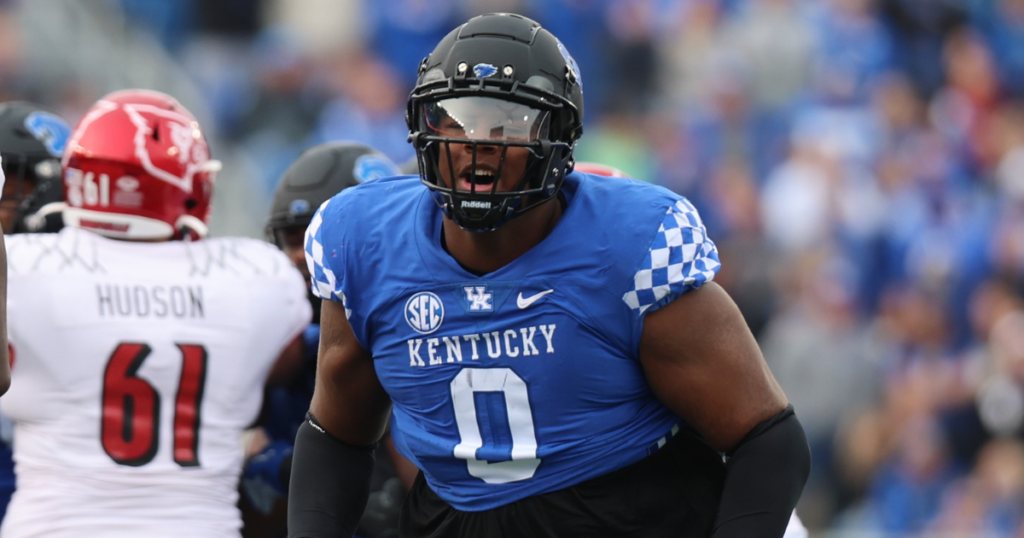 Kentucky defensive lineman Deone Walker