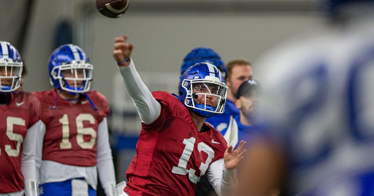 Mark Stoops details ‘ah-ha moments’ from Devin Leary during spring