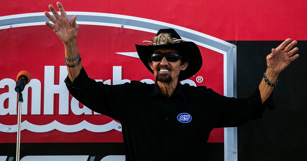 Richard Petty recalls spinning his dad at Martinsville in 1961