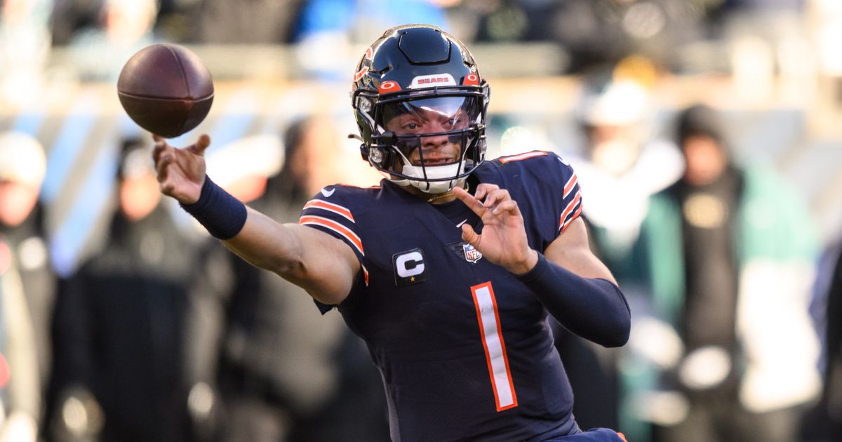 Where Bears' Justin Fields ranks among CBS Sports' QB rankings