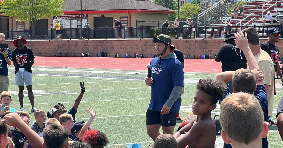 Michigan RB Blake Corum shares message with youth campers