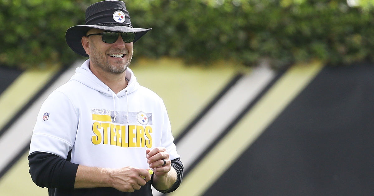 Pittsburgh Steelers OC Matt Canada signed a toilet seat during training camp practice