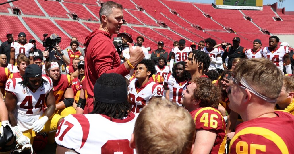 lincoln-riley-reveals-usc-defense-had-upper-hand-over-offense-during-first-scrimmage