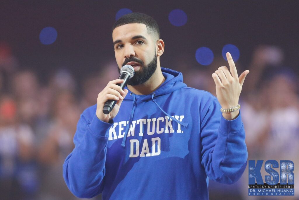 Drake speaks to the crowd at Kentucky Basketball's Big Blue Madness in 2017