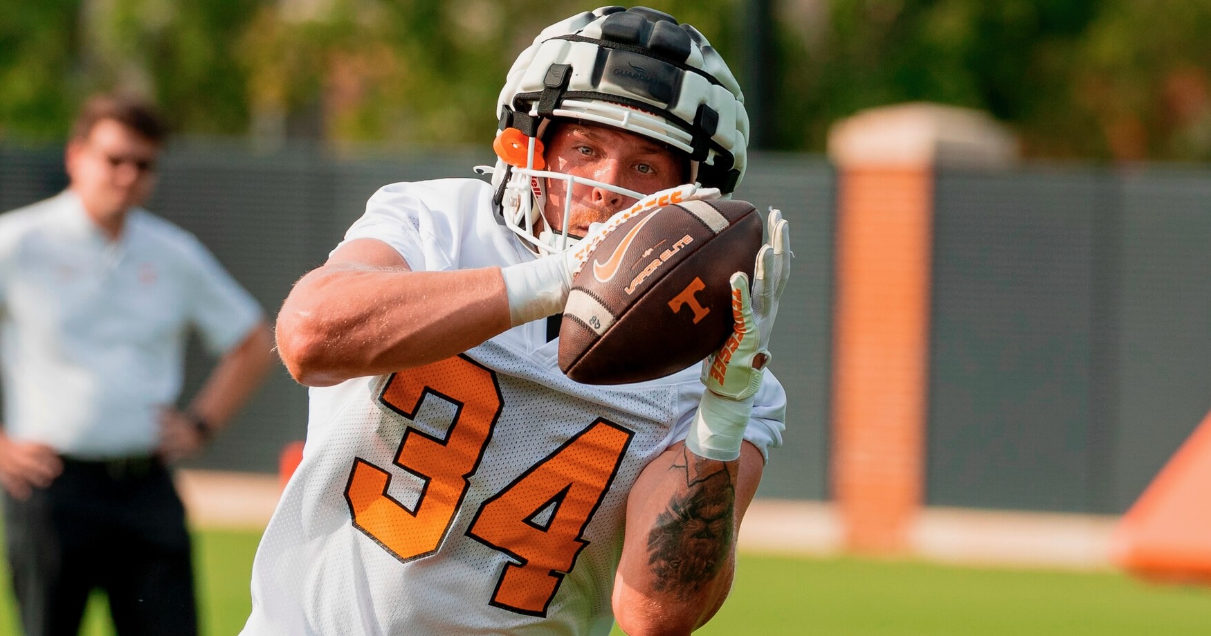 ‘Just steamroll through’: Transfer tight end McCallan Castles is up to speed with Vols