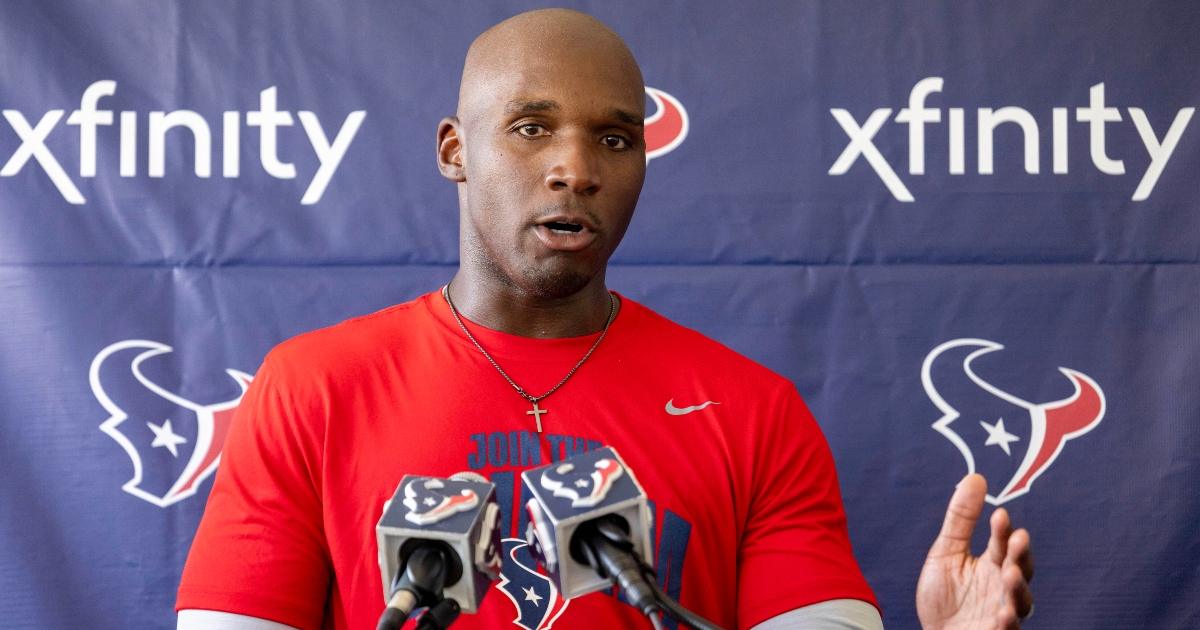 Texans HC DeMeco Ryans relieved by training camp fight between Christian Harris, Devin Singletary