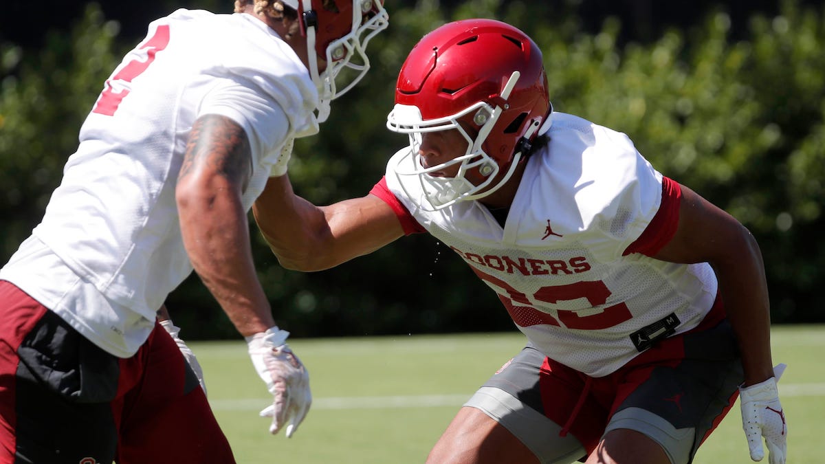 Oklahoma freshman safety Peyton Bowen snags highlight-reel interception off Jackson Arnold