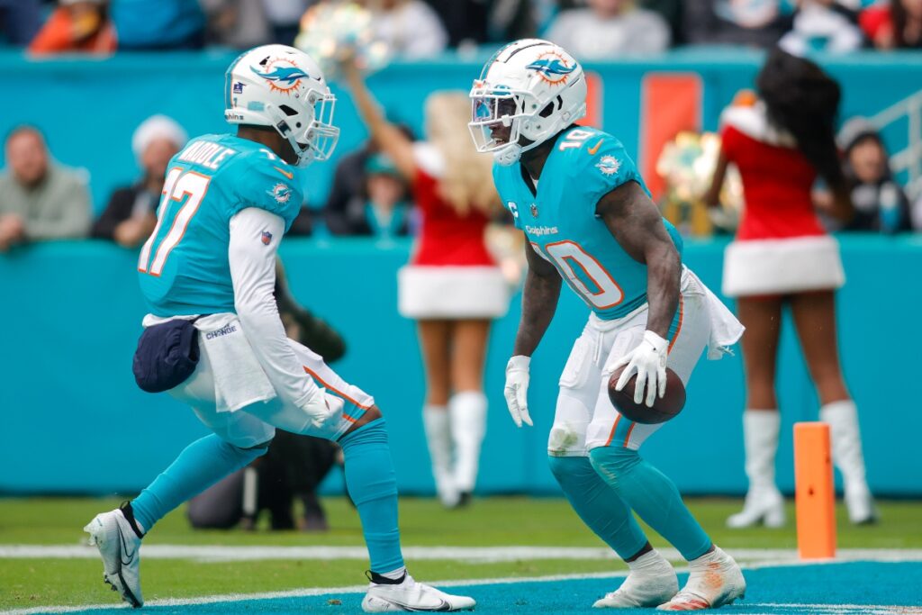 Dolphins HC Mike McDaniel gives update on Jaylen Waddle's status