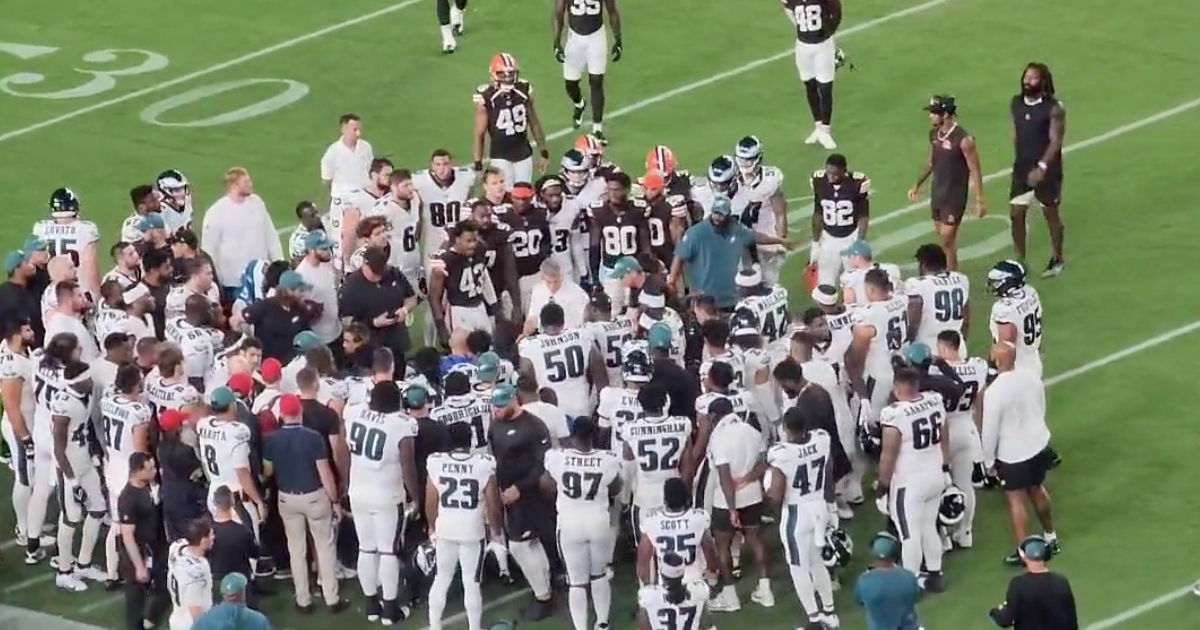 Eagles' Tyrie Cleveland, Moro Ojomo carted off the field with neck