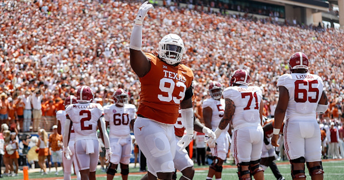 Saturday's top 25: Texas upsets Oklahoma on late field goal