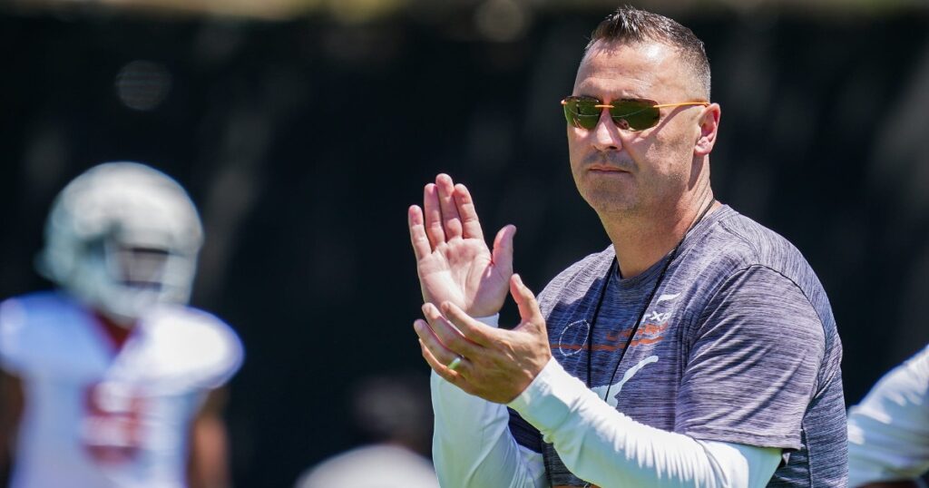 texas-longhorns-head-coach-steve-sarkisian-breaks-down-impressive-level-quarterback-command