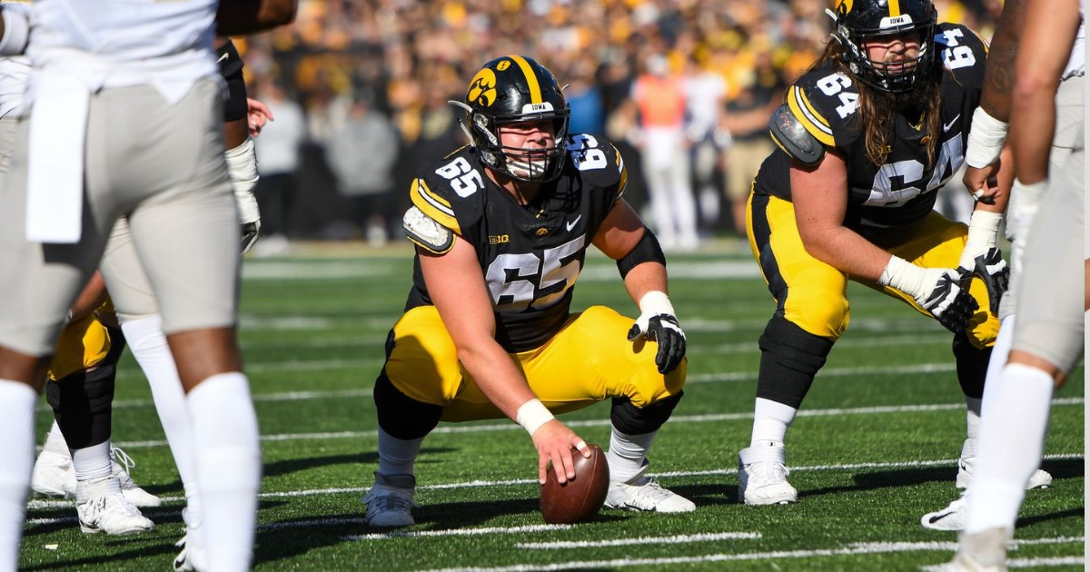 Iowa Center Tyler Linderbaum Might Be Too Good For The Green Bay Packers To  Pass Up