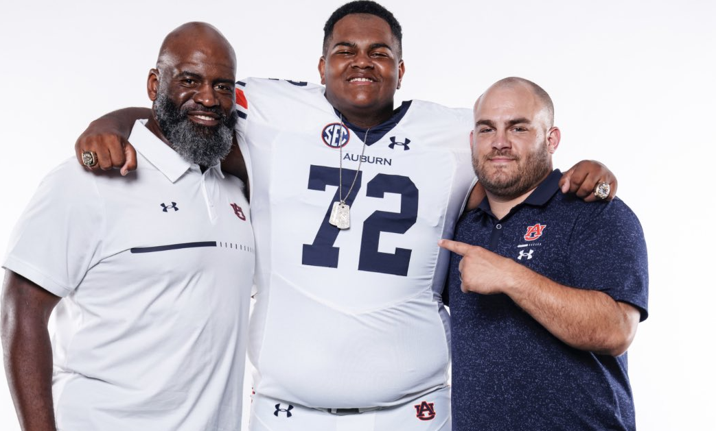 DeAndre Carter to Auburn Tigers; nation's No. 1 interior offensive