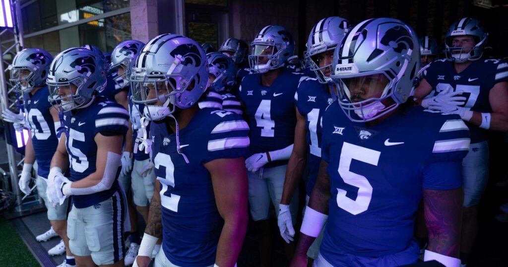 Kansas State exits the tunnel