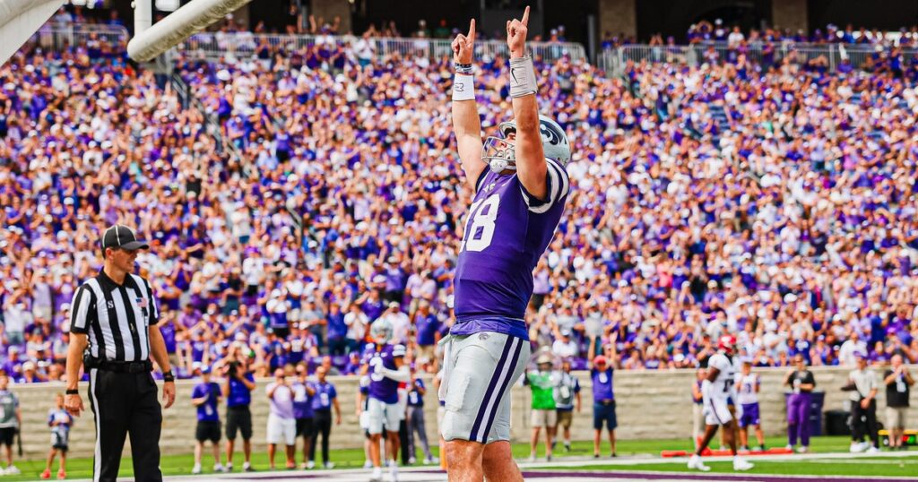 Kansas State QB Will Howard scores a touchdown