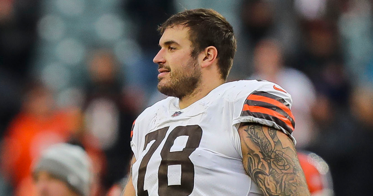 Browns OT Jack Conklin carted off field vs. Bengals, OUT with knee