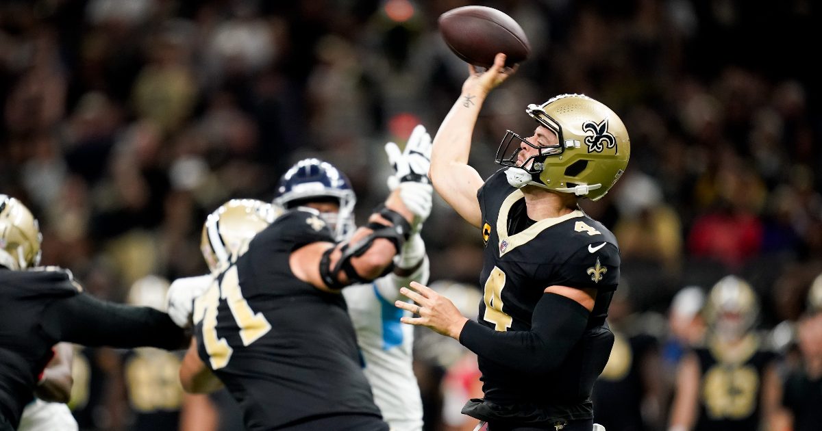 Saints QB Derek Carr exits Week 13 game vs Lions after hard hit