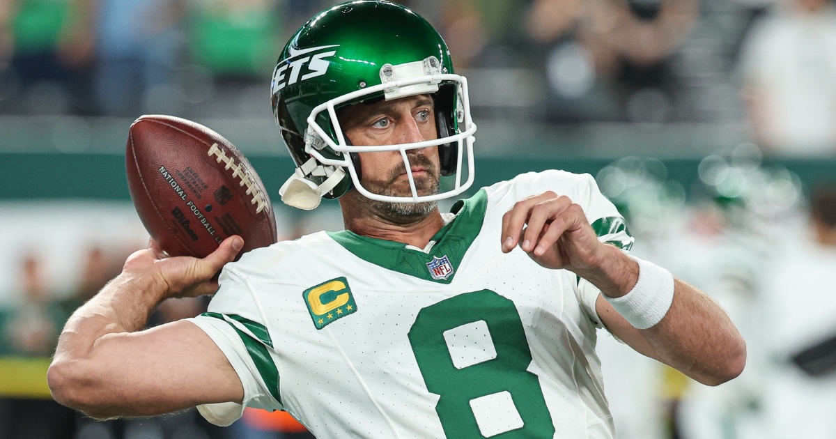 Aaron Rodgers leaves game with injury on first Jets drive vs Bills