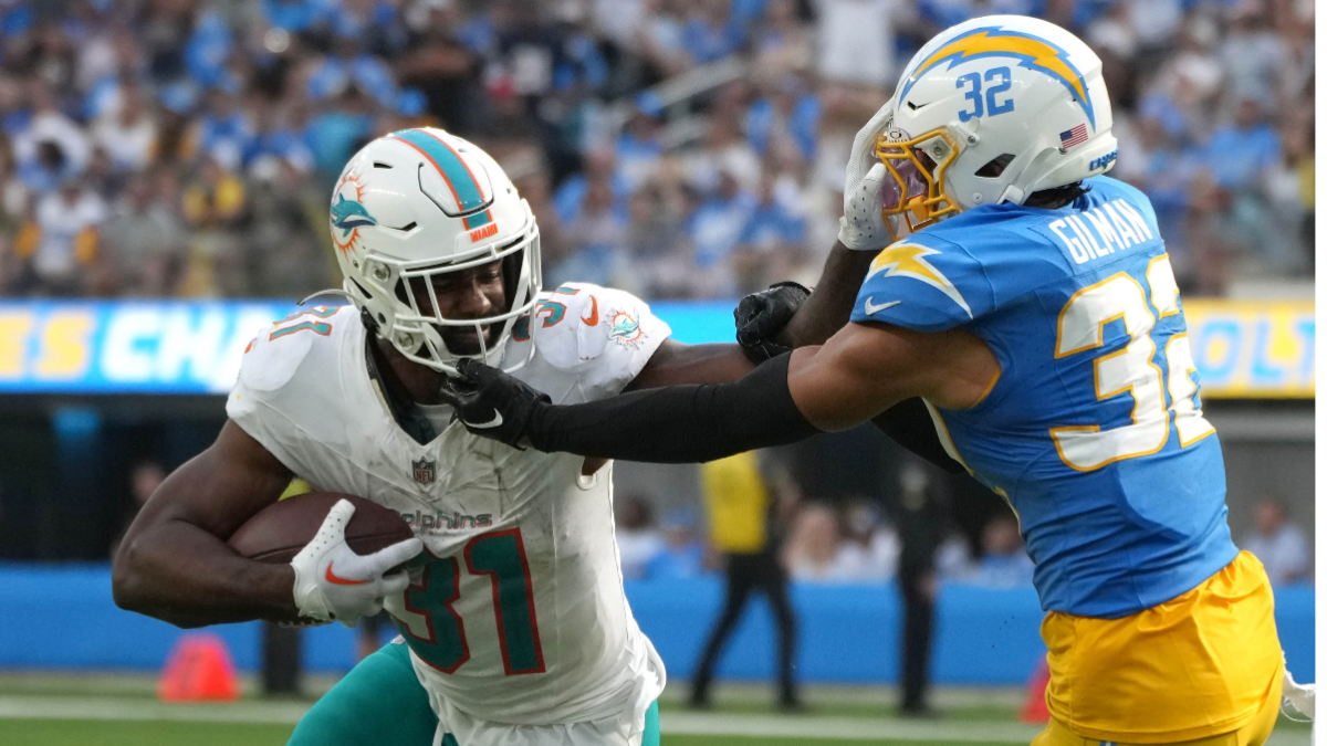 Two Dolphins crack PFF's top-32 linebackers for 2023