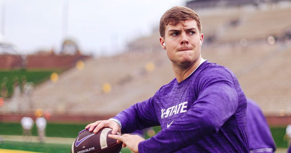 Kansas State QB Will Howard warms up