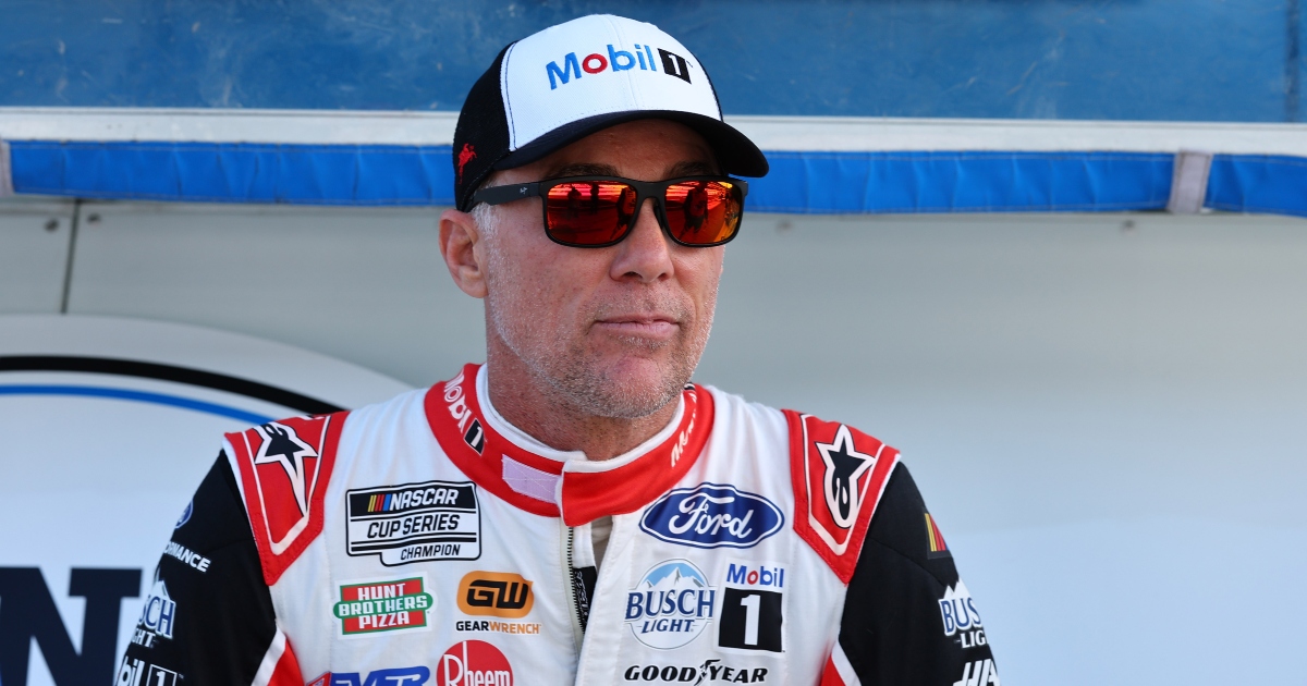 Kevin Harvick Says Dale Earnhardts Passing Instantly Started His Career On A Different Trajectory 