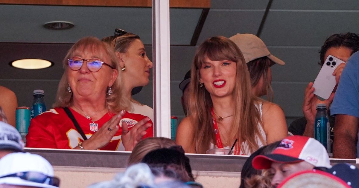 Taylor Swift Sunday Night Football