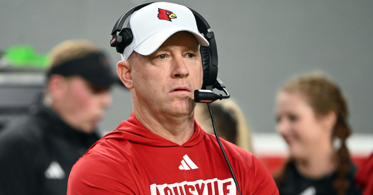 Jeff Brohm Reacts to Louisville Cardinals UPSET vs. Notre Dame Fighting  Irish & Louisville 6-0 Start 