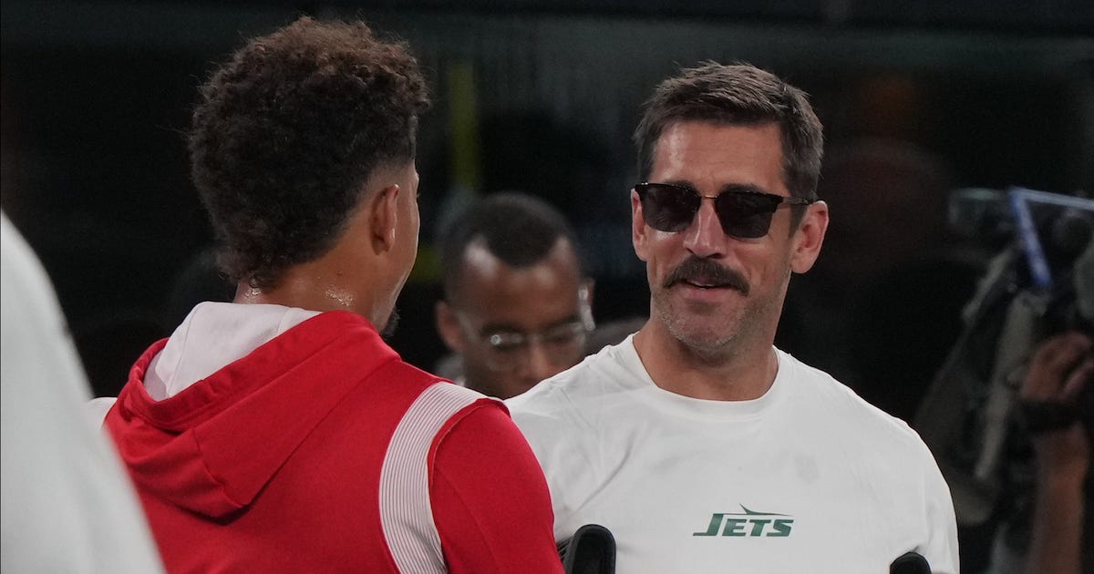 Aaron Rodgers Rocks MetLife Stadium in Productive Debut - Sports  Illustrated New York Jets News, Analysis and More