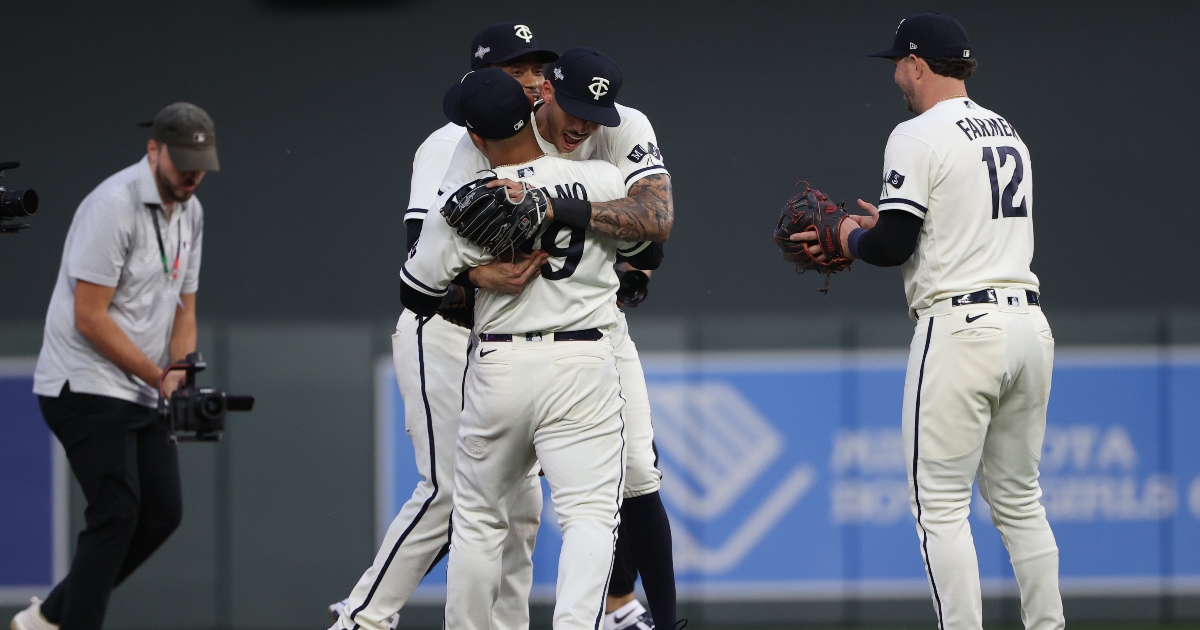 Twins win first playoff game since 2004